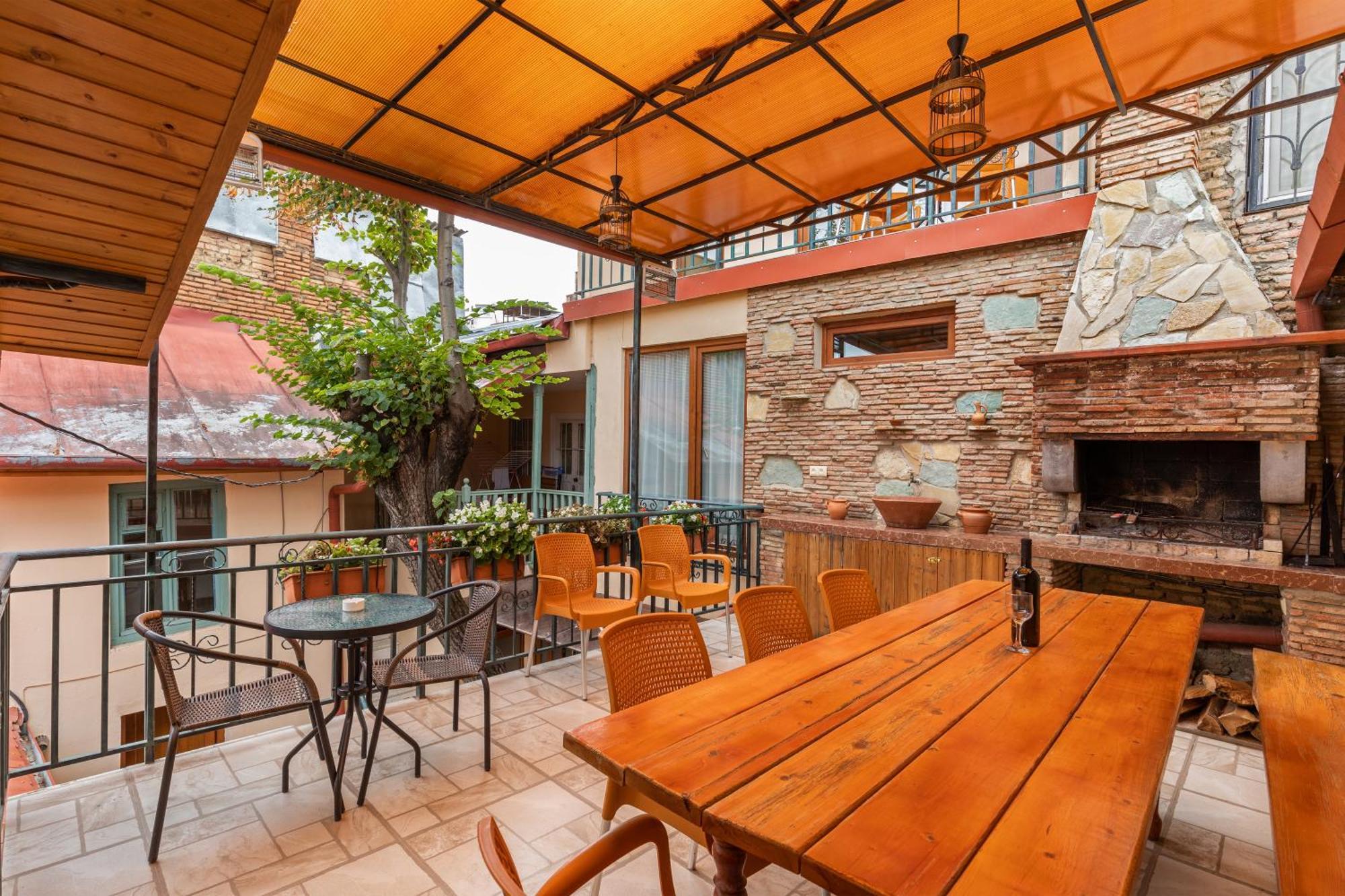 Apartments With Wine Cellar In Old Tbilisi Bagian luar foto