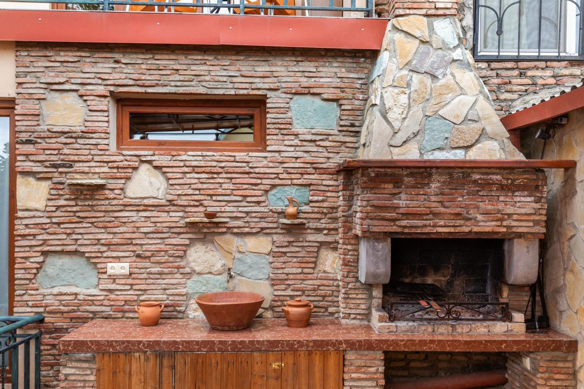 Apartments With Wine Cellar In Old Tbilisi Bagian luar foto
