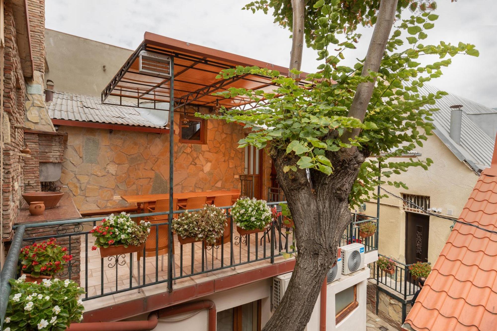 Apartments With Wine Cellar In Old Tbilisi Bagian luar foto