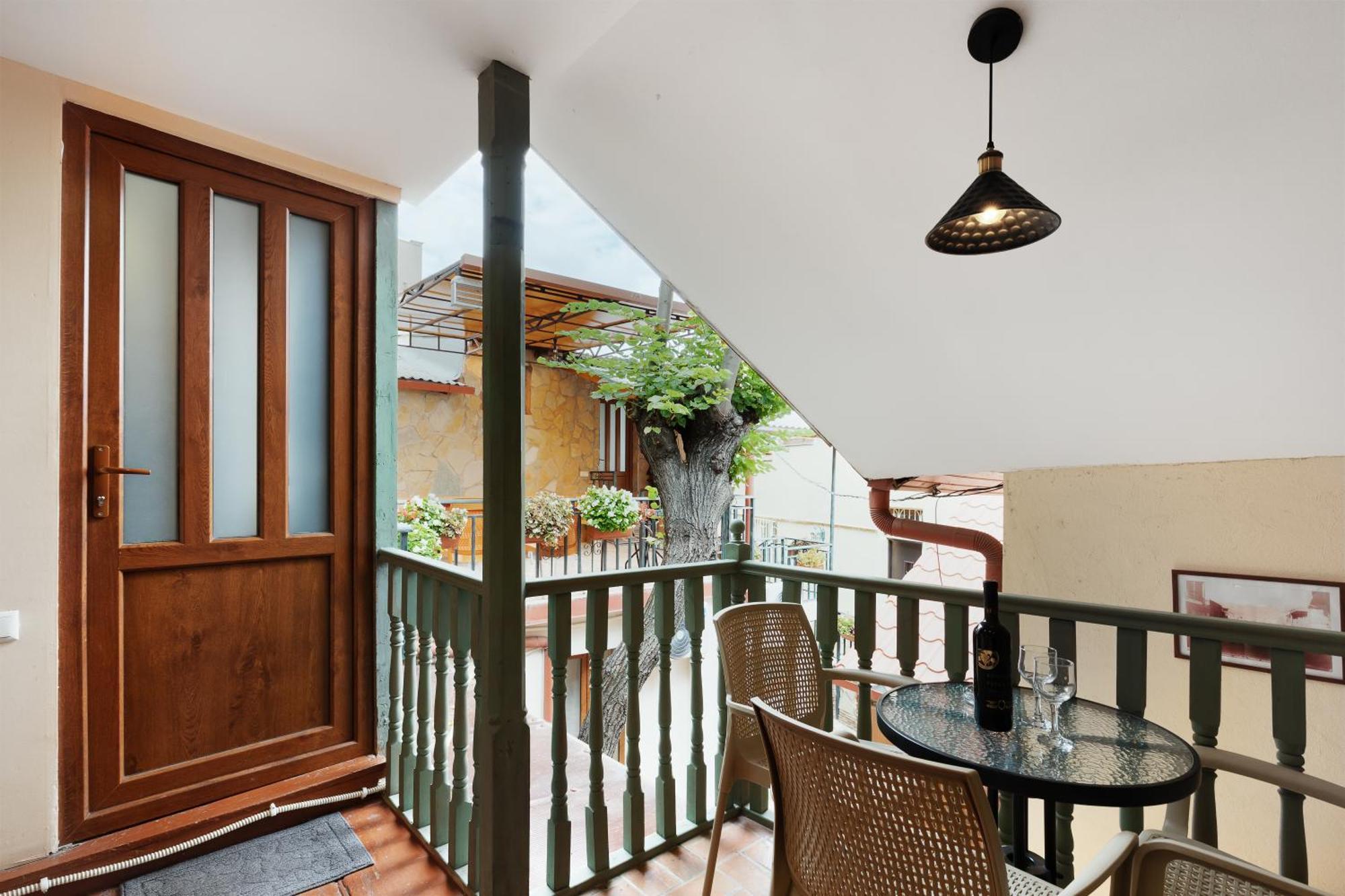 Apartments With Wine Cellar In Old Tbilisi Bagian luar foto