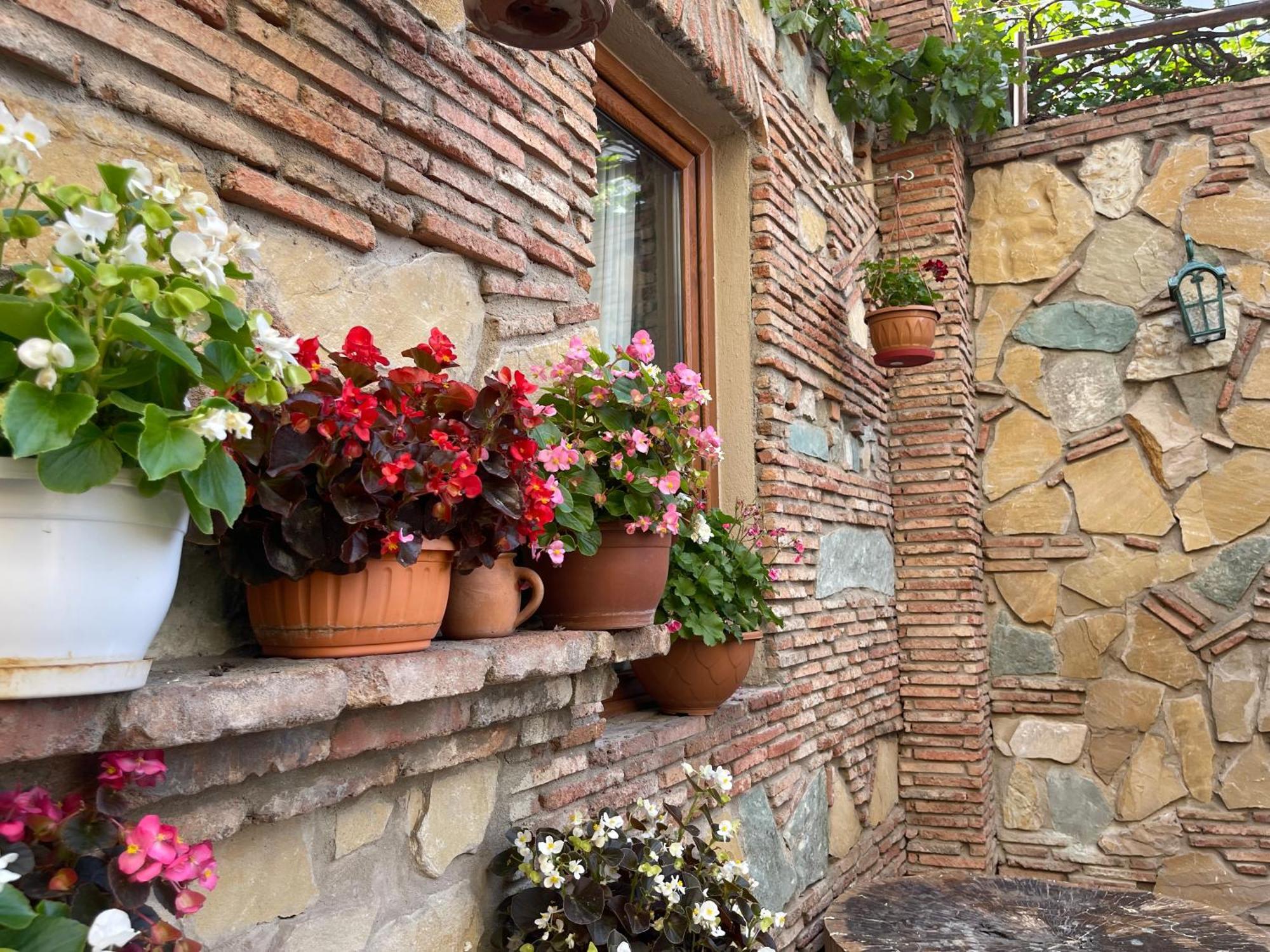 Apartments With Wine Cellar In Old Tbilisi Bagian luar foto