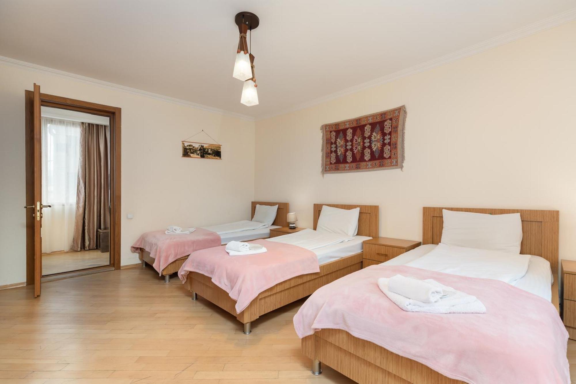 Apartments With Wine Cellar In Old Tbilisi Bagian luar foto