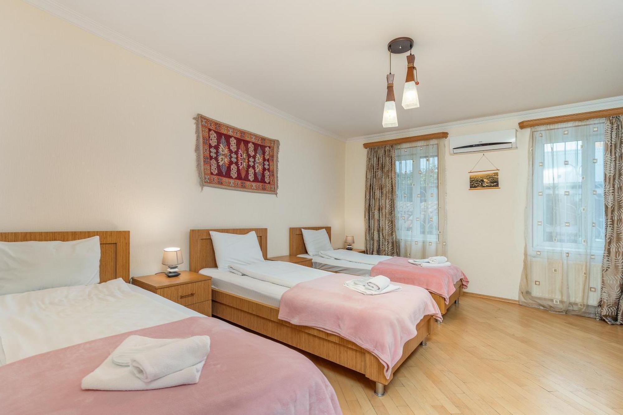 Apartments With Wine Cellar In Old Tbilisi Bagian luar foto