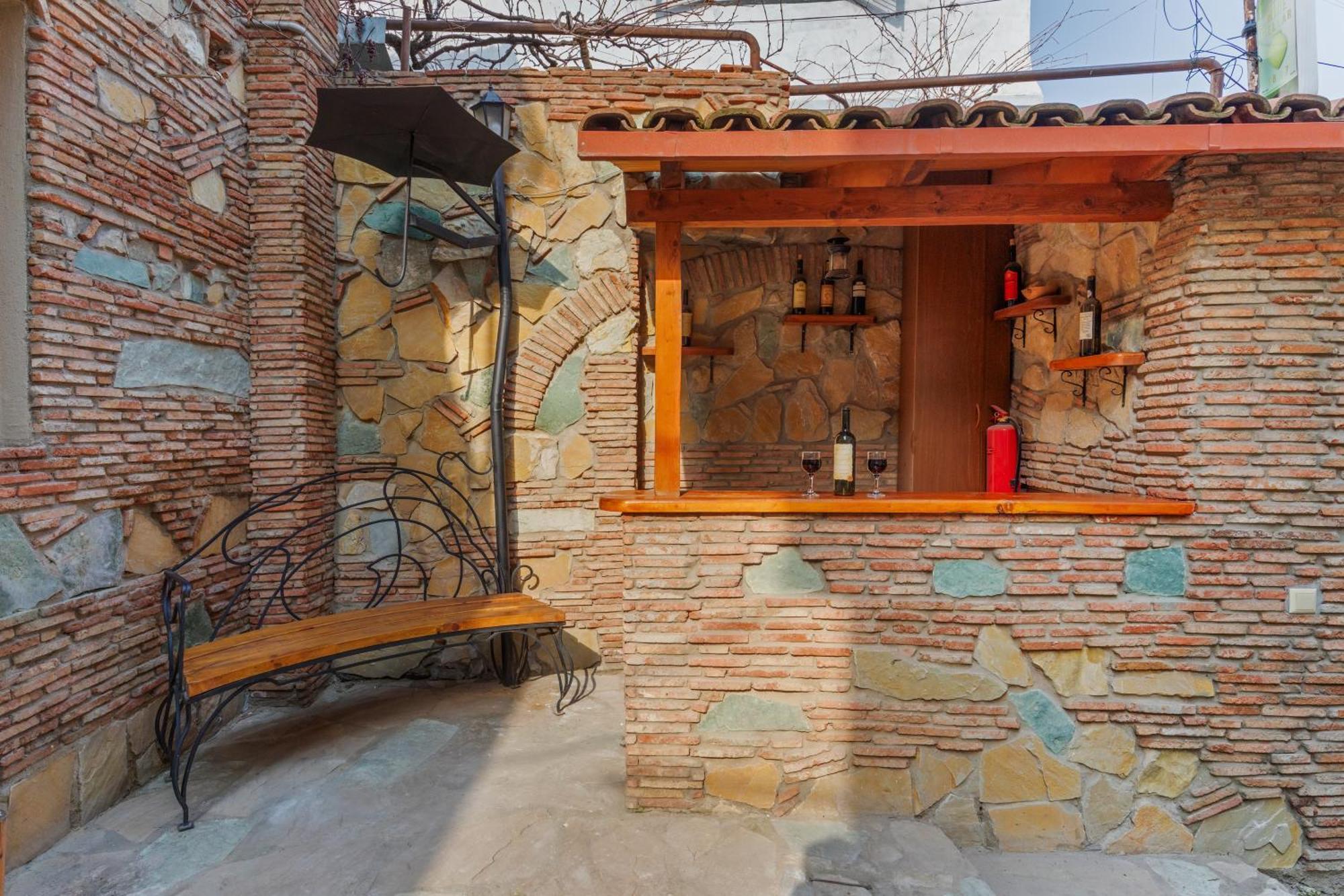 Apartments With Wine Cellar In Old Tbilisi Bagian luar foto